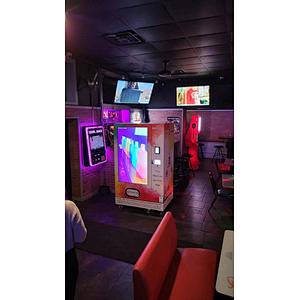 USA: Vape E-cigarette vending machine in USA in club