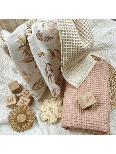 2022 Custom organic cotton knit blanket 2 layers printed patterns newborn infant kids baby waffle blanket, Super soft, light and breathable waffle gauze double-sided baby blanket provides you with deep and comfortable sleep while preventing overheating