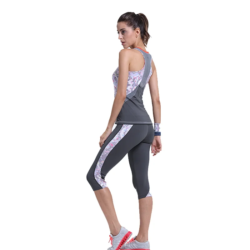 wholesale slim capri flare athletic pants customized logo apparel for women