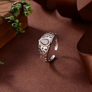 silver band ring