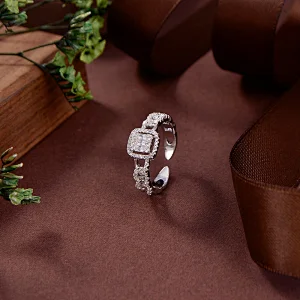 gold and silver engagement ring
