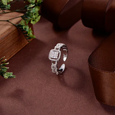 gold and silver engagement ring