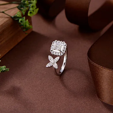 man silver wedding ring