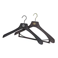 YT plastic suits hanger rubber surface plastic clothes hanger with bar for suits