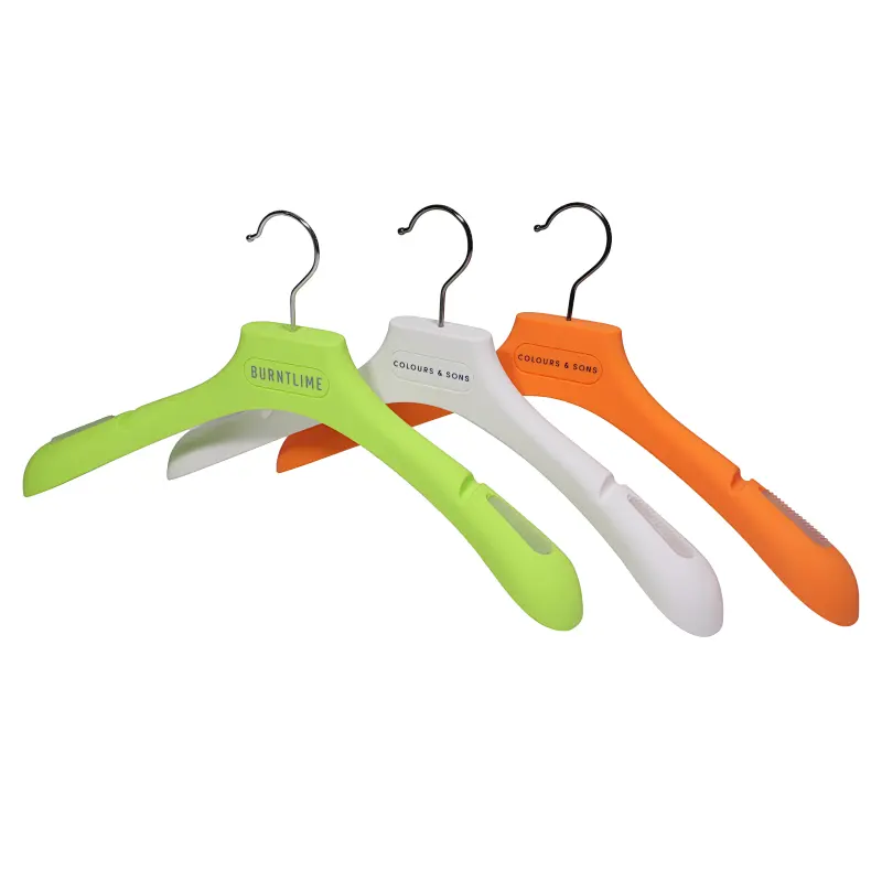 YT customized rubber surface plastic coat hanger white plastic hanger for jacket