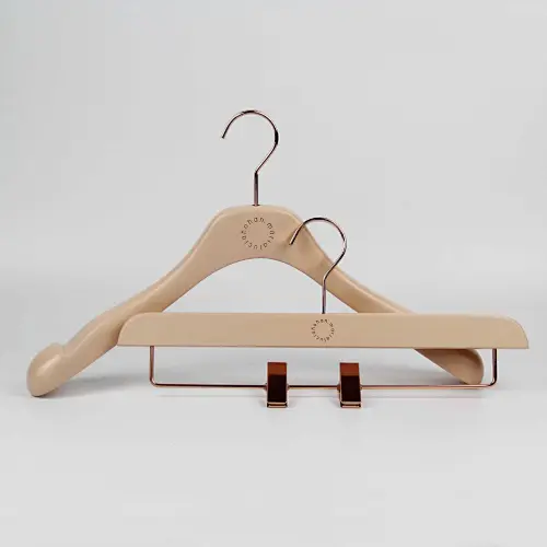 YT delicate anti-slip customized pink color women wood hanger with logo for lady clothes