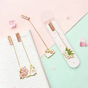 2021 hot sale 4 piece one set cute and fashion metal bookmark for book on school
