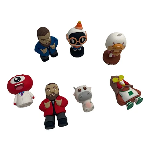 wholesale custom High quality toy factory produces  cartoon shape  anime one piece PVC action toy figures with display cases