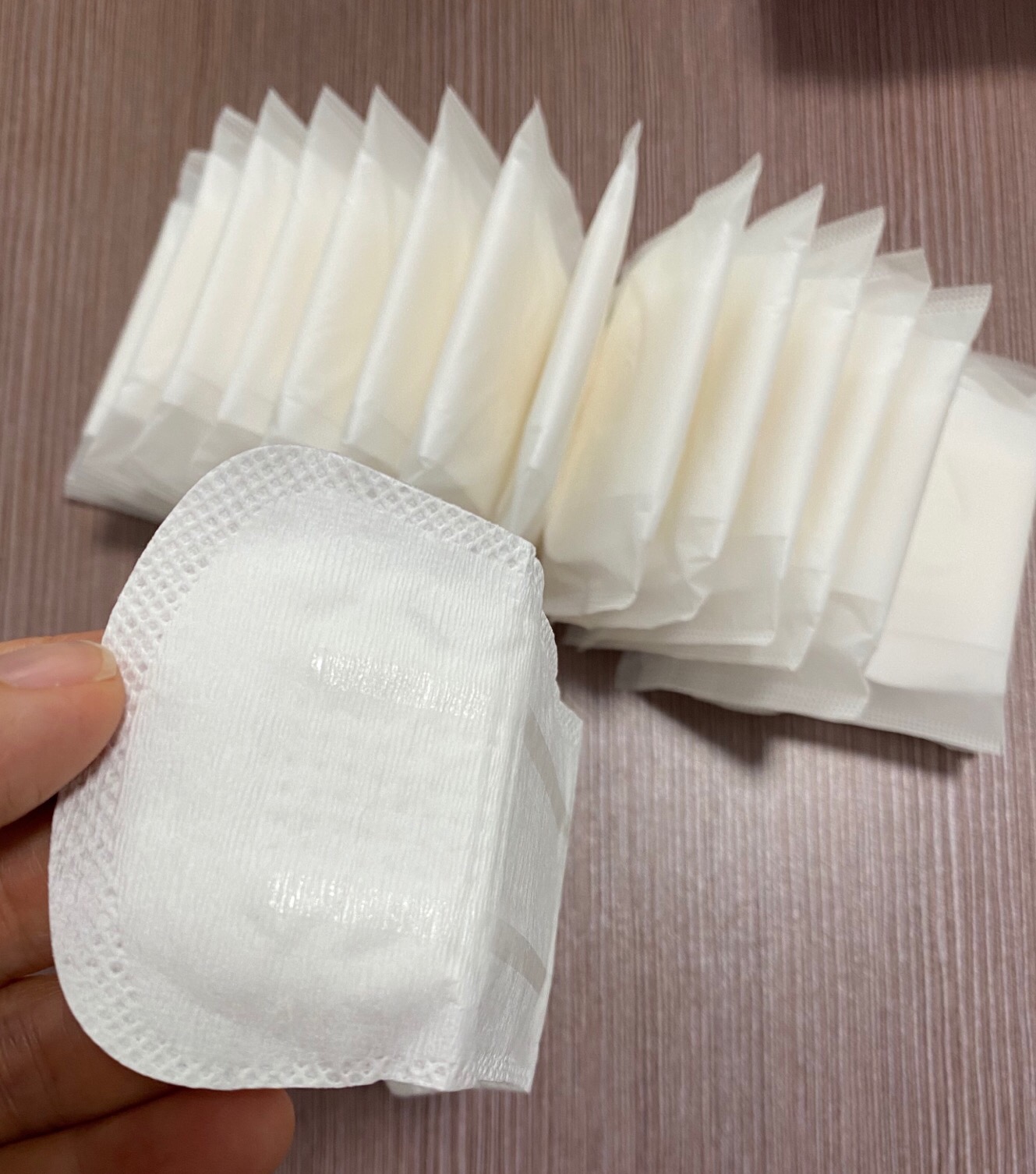 lady panty liner picture Sanitary pads