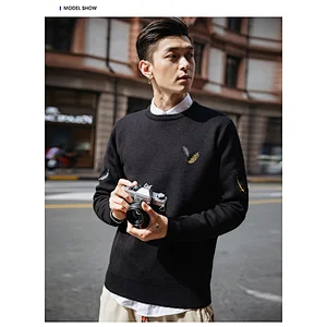 Winter clothes for men knitted crew neck pullover embroidered sweater custom knitted men sweaters