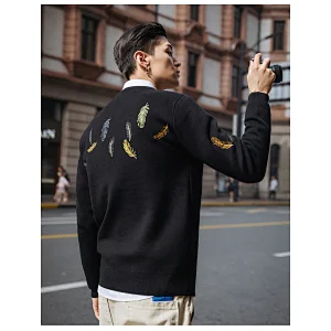 Winter clothes for men knitted crew neck pullover embroidered sweater custom knitted men sweaters