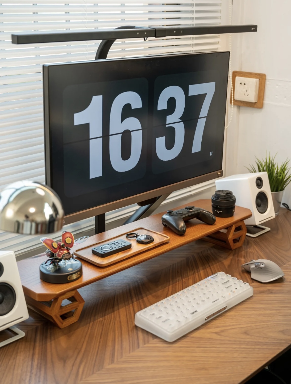 Monitor Arms VS Monitor Stands 宁波江北悦方电子有限公司