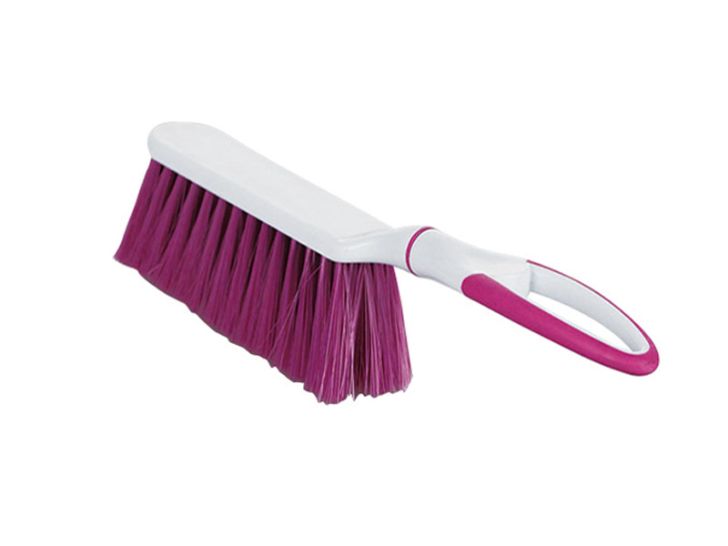 PLASTIC CARPET BRUSH