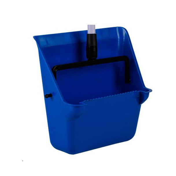 plastic dustpan