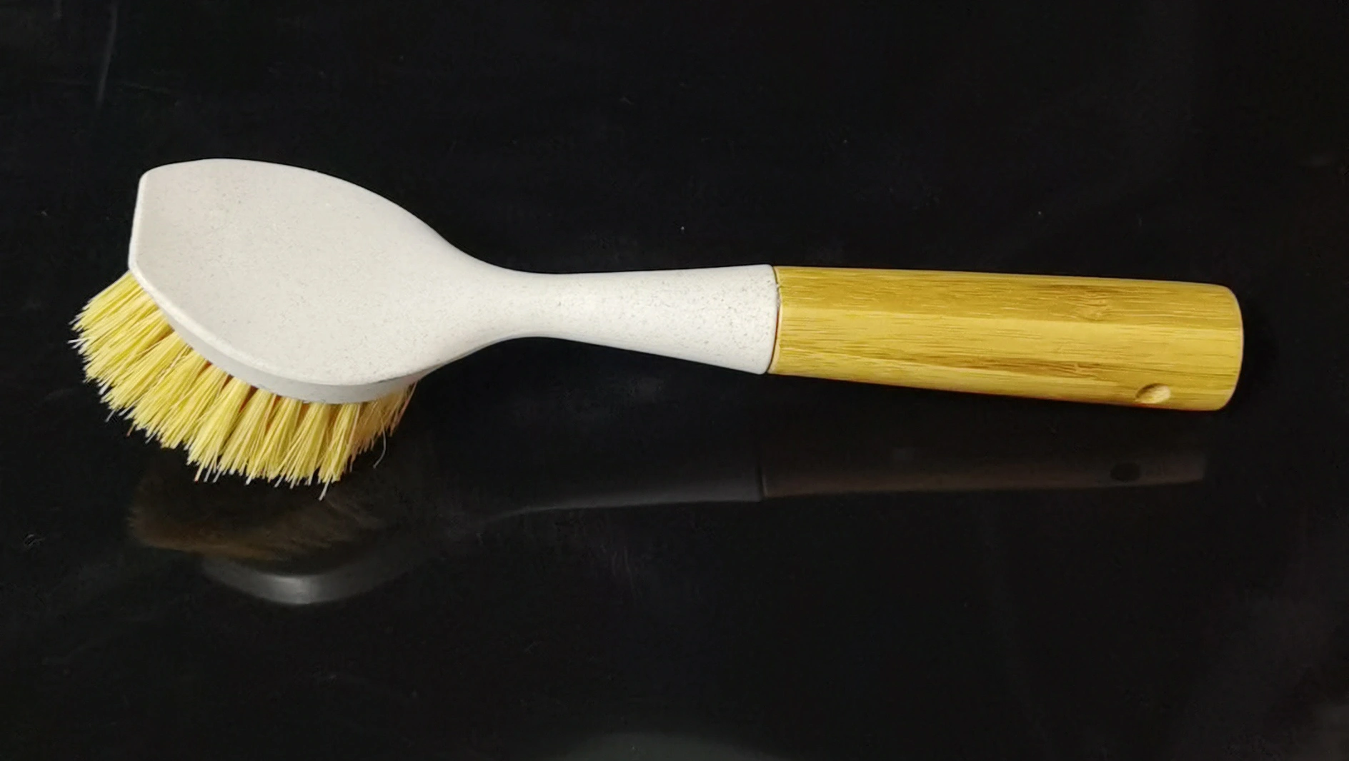 Wheat fiber dish brush with bamboo handle