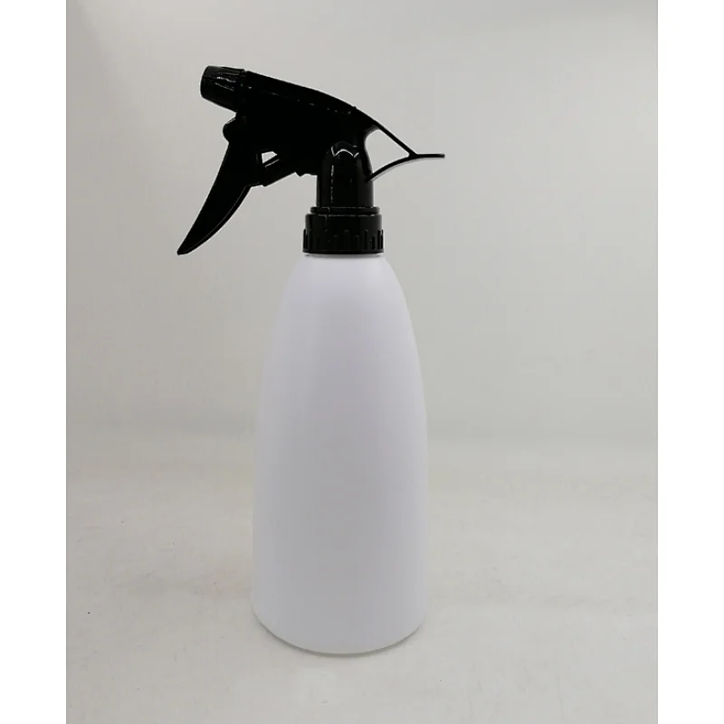 PLASTIC SPRAY BOTTLE