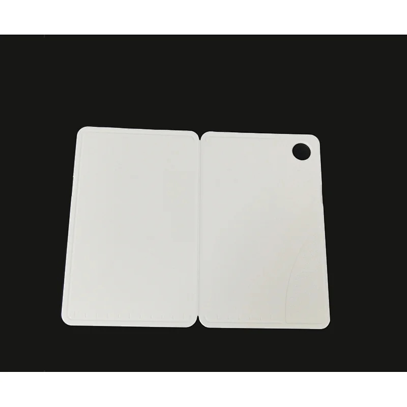 Foldable cutting board