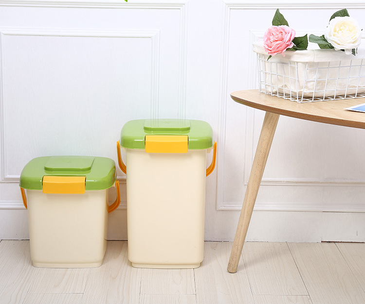 pet food container with lid