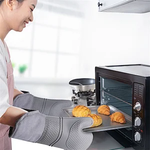Hot Sale Bakeware Silicone Oven Mitts And Pot Holders Oven Resistance Mitts