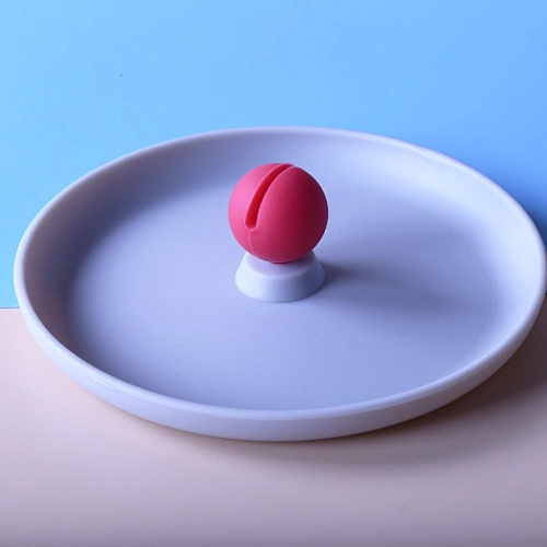 coffee mug with silicone lid