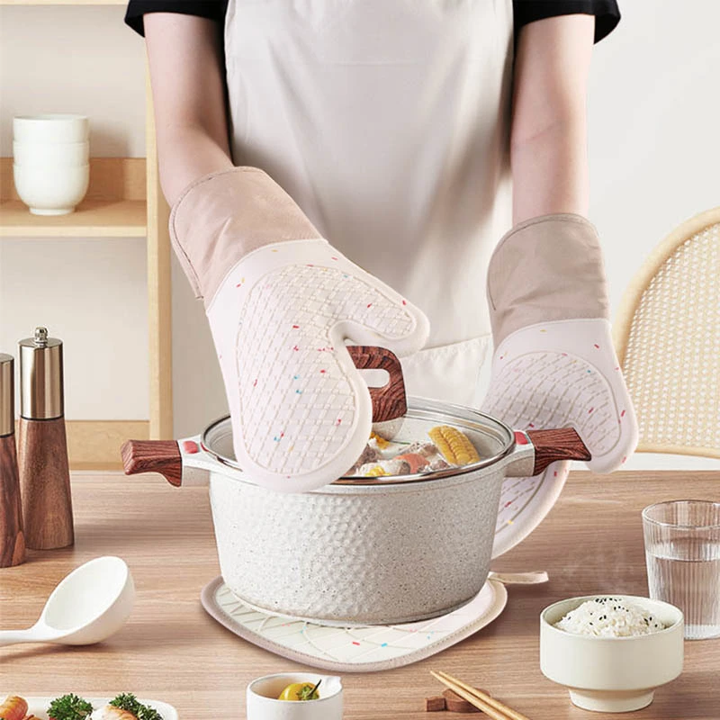 potholders and oven mitts