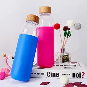 new design borosilicate bpa free 500 ml silicone glass bottle bamboo lid bottle