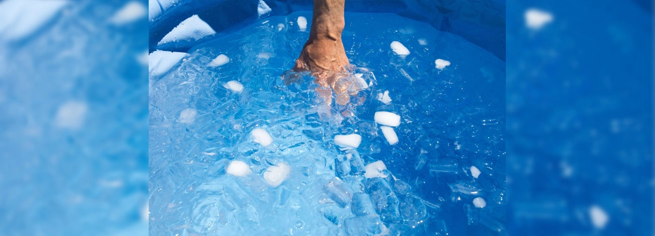 "Die Kaltwasserkur: Kann ein Bad im Eiswasser Ihre Gesundheit verbessern?"