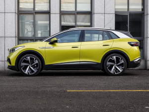 The front side of the 2021 Prime Kinetic 4WD version (left)