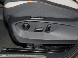 2022 long-range PRO version main driver's seat adjustment