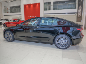 2022 rear-wheel drive version front side (left)