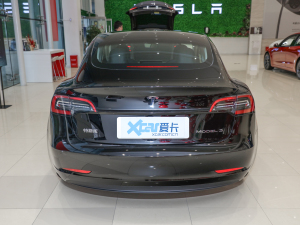 2022 rear-wheel drive version	