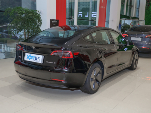 2022 rear-wheel drive version with 45 degrees rear right