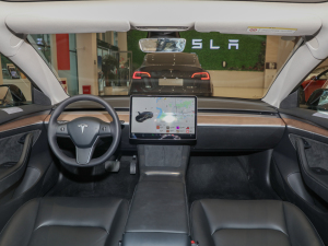 2022 rear-wheel-drive interior panorama