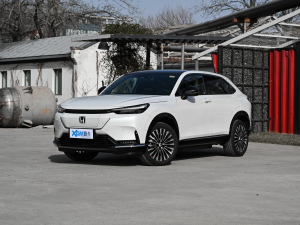2022 E dynamic version with front left 45 degrees