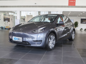 2022 rear-wheel drive version with 45 degrees front left