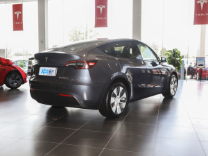 2022 rear-wheel drive version with 45 degrees rear right