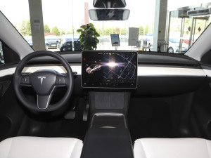 2022 rear-wheel-drive interior panorama
