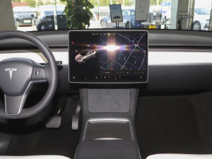 2022 rear-wheel-drive center console