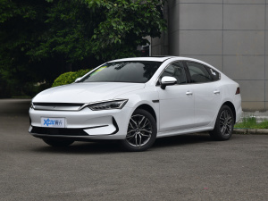 2021 400KM Luxury Left Front 45 Degrees