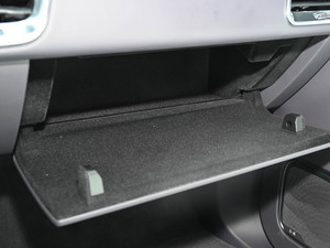 2021 510km flag collar version four-seat glove box