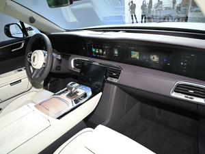 2021 510km flag-collar version four-seat central control area