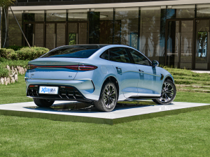 2022 model 550km standard battery life rear drive version noble model right rear 45 degrees