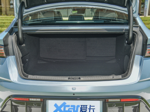 2022 model 550km standard battery life rear drive version distinguished luggage compartment space