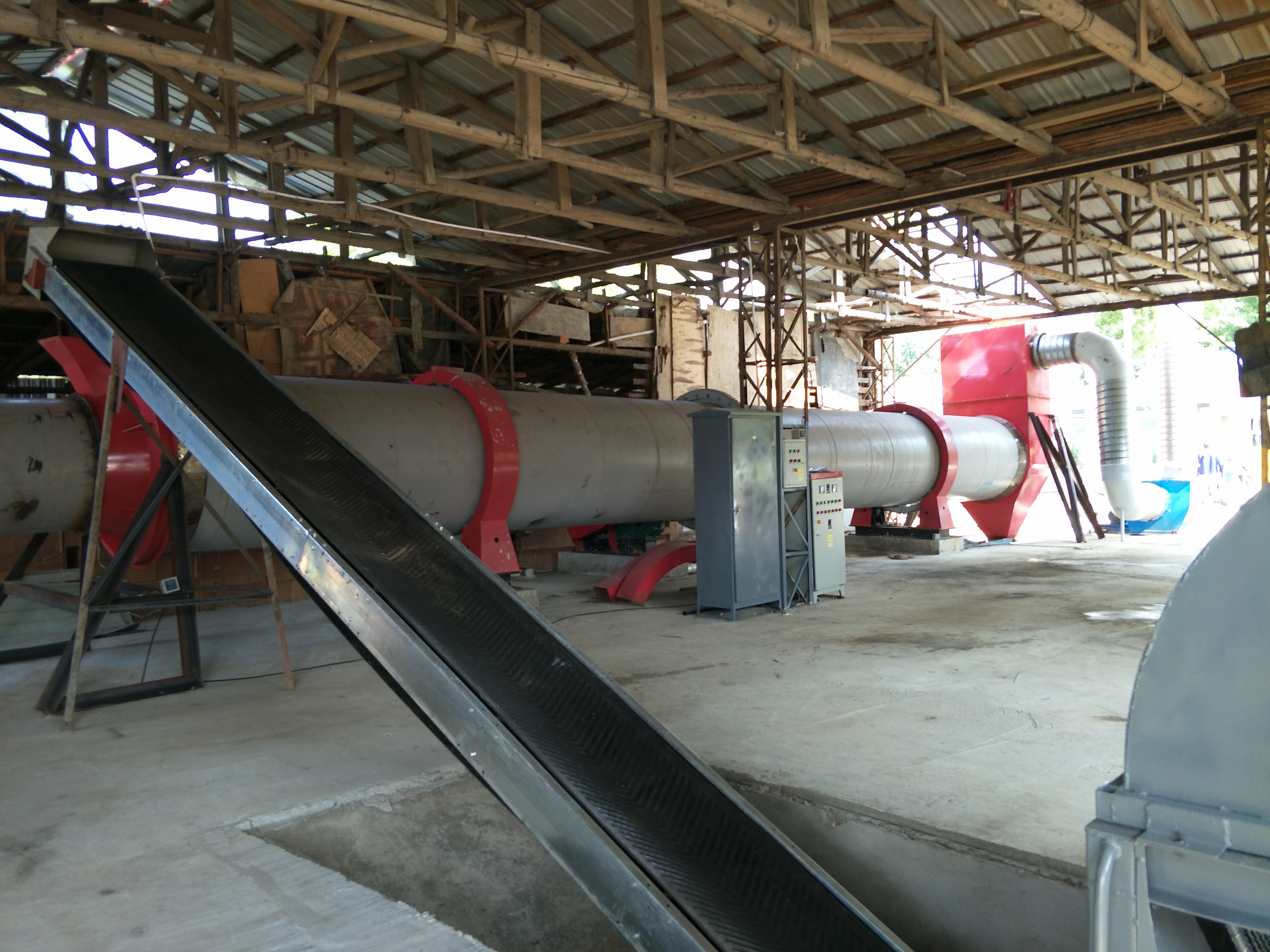 Rotary dryer to drying sawdust