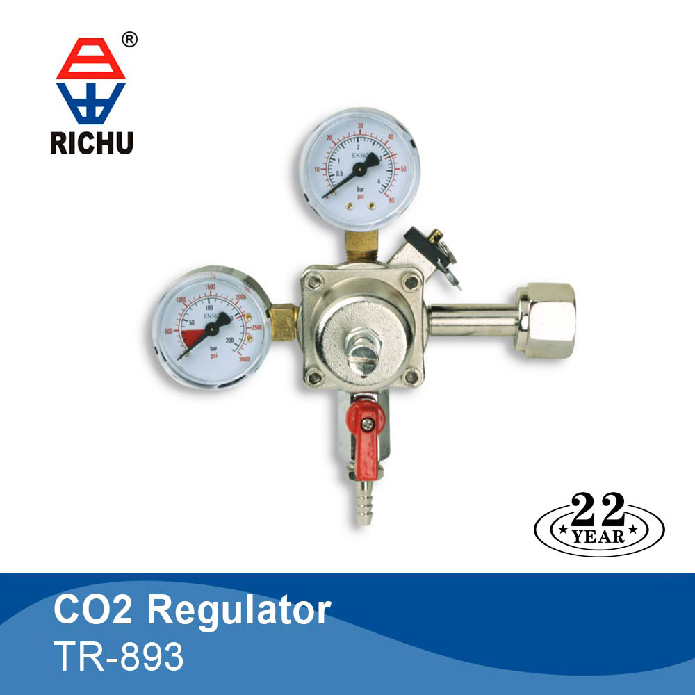 CO2 regulators for dispensing beer