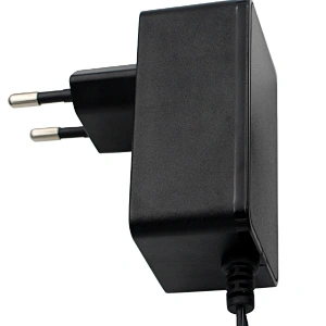 El adaptador de corriente al por mayor 12v1a se aplica a la fuente de alimentación de la pared del enrutador de la cámara CCTV con luz LED con buena calidad
