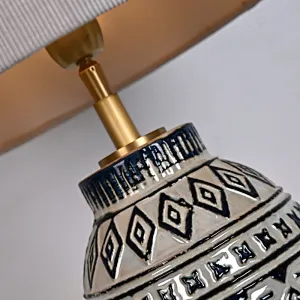 Wabi-Sabi porcelain ware pottery moulded peacock blue relief retro table lamp