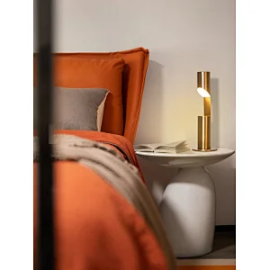 Oblique cutting minimalist style dimmable LED desk lamp