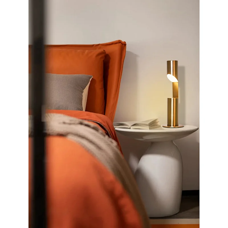 Oblique cutting minimalist style dimmable LED desk lamp