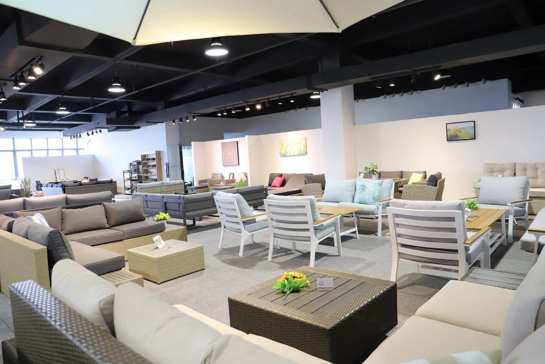 showroom for outdoor furniture LODESTONE